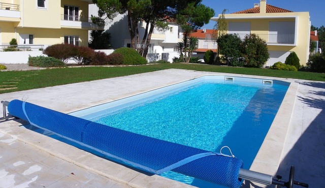 Spacious Family Villa with Communal Pool and Private Walled Gardens. Sleeps 8 in Salir do Porto