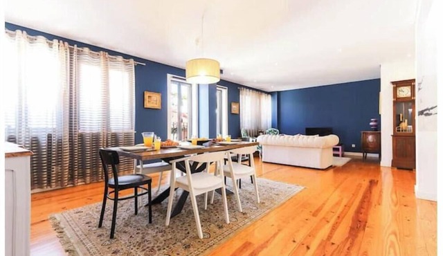 Spacious luxury duplex on Av. da Liberdade with balconies offering views in Lisboa
