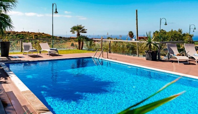 Spacious Villa With Games Room, Sauna | Sol e Mar