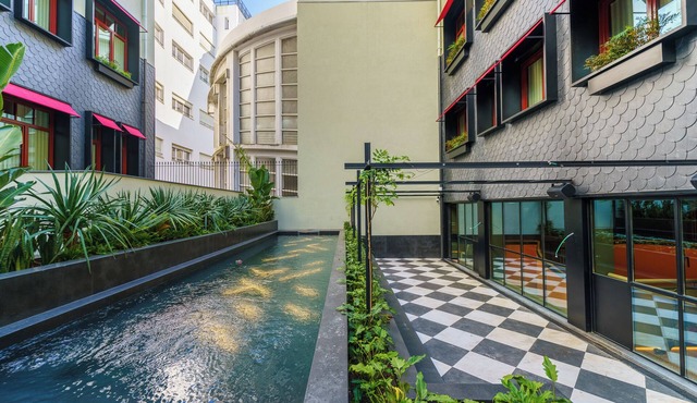 Stay in the Heart of Porto's Business and Financial Center! W/Onsite Pool!