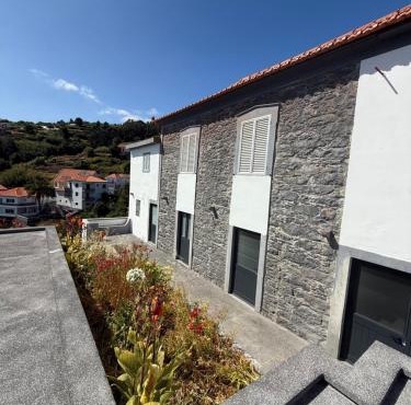 Stone and Soul - Guesthouse Rooms in Calheta