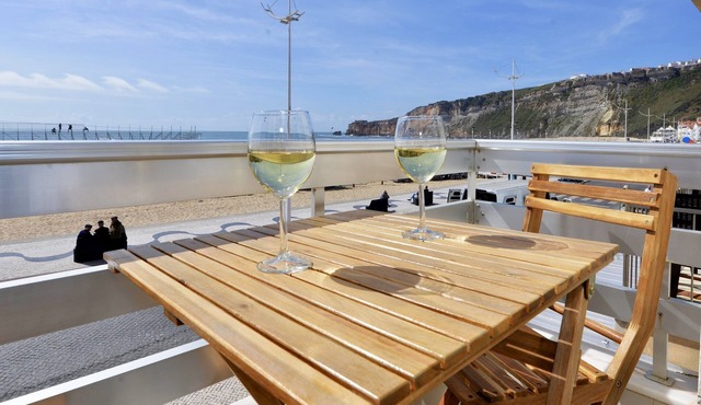 Stone's Throw - Front line apartment in Nazaré in Nazaré