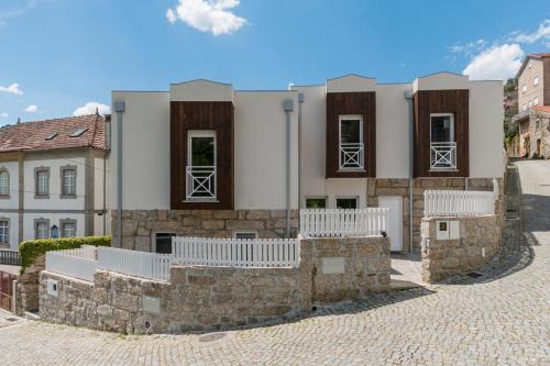 StoneBridge Riverside Mountain Apartments in Seia