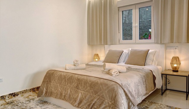 Studio Apartment '02' Shared Garden and Wi-Fi Access in Funchal
