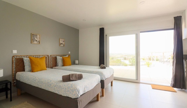 Studio Apartment 'Peace House Lourinhã T0' with Shared Pool, Shared Terrace and Wi-Fi