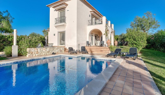 Stunning 3 bedroom villa adjacent to Presa da Moura complex