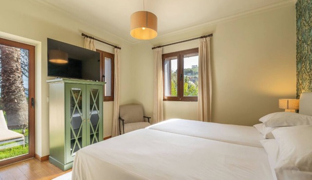 Stunning Villa Near Santana’s Attractions - 1.9 miles | Breakfast Included