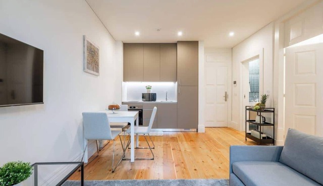 Stylish & Cozy Flat by Host Wise