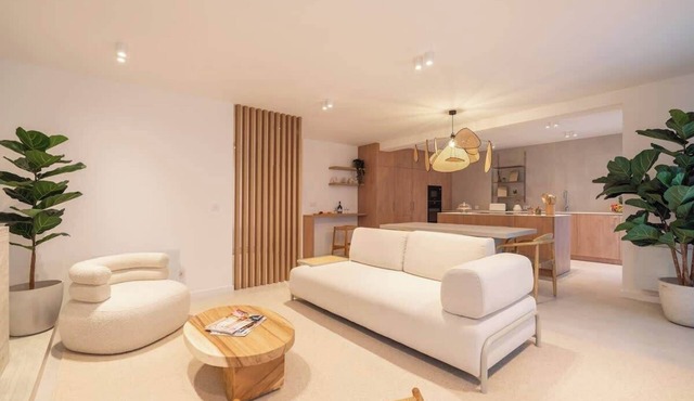 Stylish & Spacious Flat near the Beach by HostWise