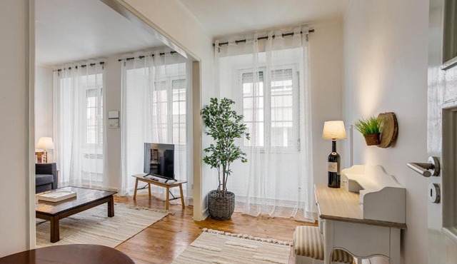 Sunny Apartment in the Heart of Príncipe Real in Lisbon