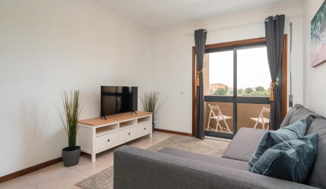 Sunny Cozy Flat w/Terrace - São João