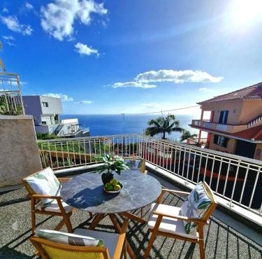 Sunshine Palace Madeira - Live Your Sunniest Dream! in Tabua
