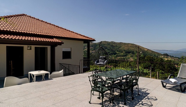 Superior Apartment with Mountain View, Shared Garden, and Wi-Fi Access