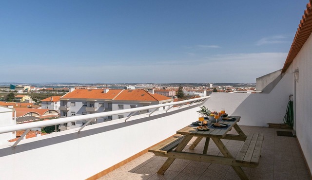 Terrasse Peniche - Spacious Apartment in the City Center in Peniche