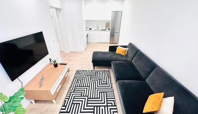 The Antonio Pedro House - NO 2D - Stunning Three-Bedroom Apartment