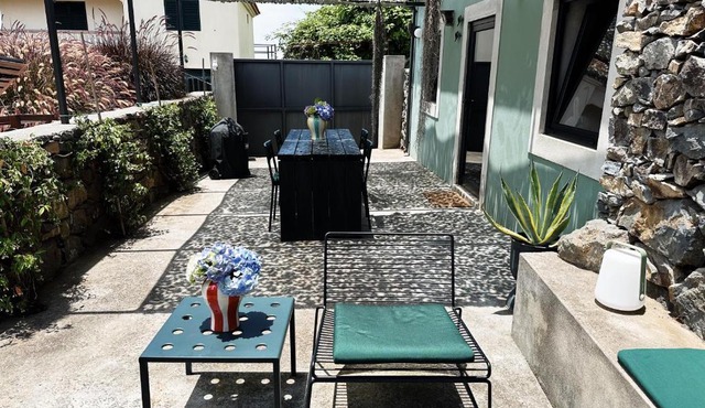 THE L lodge, ocean view private garden Cottage in Tabua