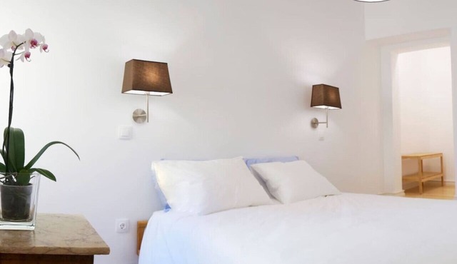 Two Bedroom Apt | Few steps from the River | A/c by Lisbeyond in Lisboa