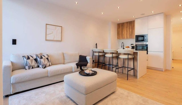 Urban Terrace & Stylish Living Spaces by HostWise