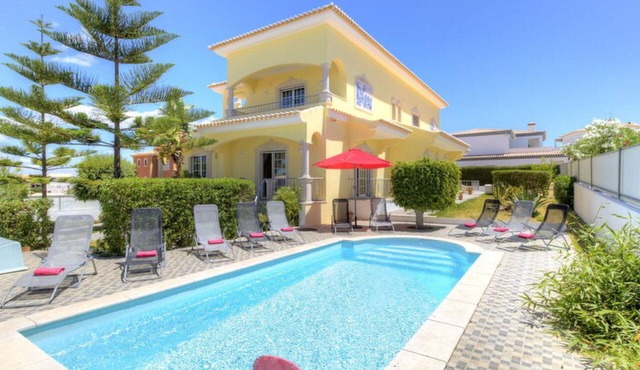 V6 Menir by Interhome