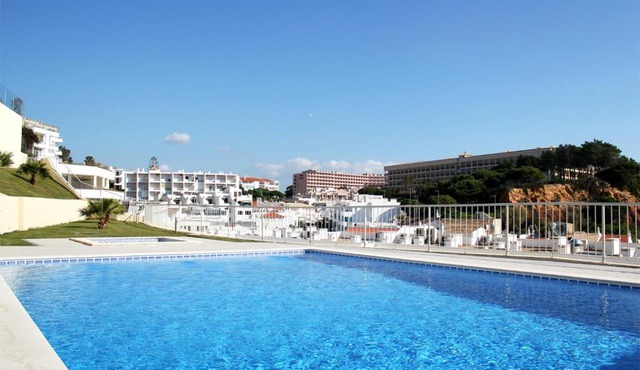 Varandas do Mar Flat with pool and Olhos de Àgua Beach in Albufeira