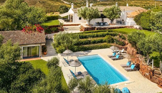 Villa Cuco - secluded with private pool near Silves in São Bartolomeu de Messines
