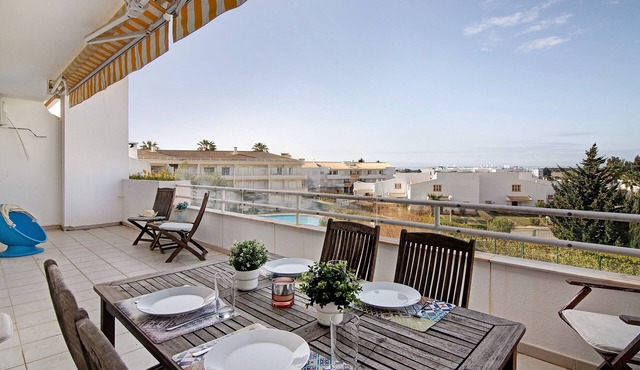 'Vilamoura Apartment 3 bedroom' with Sea View, Terraces, Shared Pool & Wi-Fi