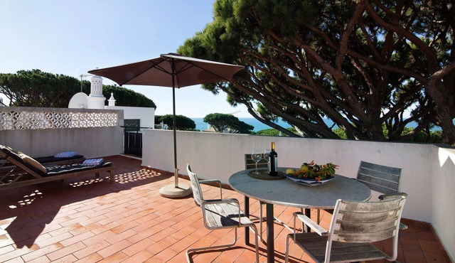 Villa 'Allan' with Sea View, Wi-Fi, and Air Conditioning in Vale do Lobo