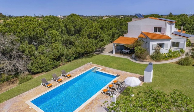 Villa Amoreira by Villa Plus