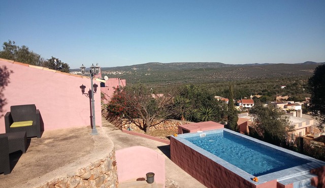 Villa Bartsia Yellow, WiFi, Terrace! Brand New! in Faro