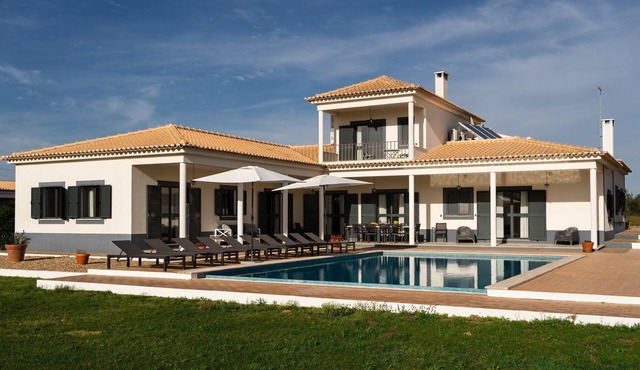 Villa Cajados Grande | Setúbal | Charming | Sleeps 12 | Private Pool | Spacious.