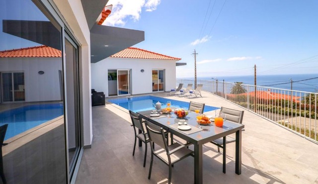 Villa Calhetascape by Villa Plus in Calheta