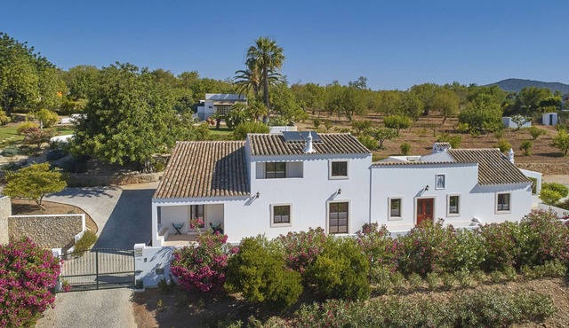 Villa Casa do Carmo | Charming vacation home with private pool | Moncarapacho in Moncarapacho