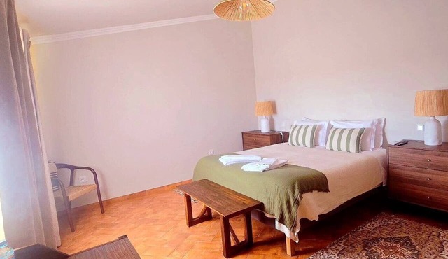 Villa 'Casas Do Monte I - T3' with Shared Pool, Private Terrace and Wi-Fi in Moinhos de vento