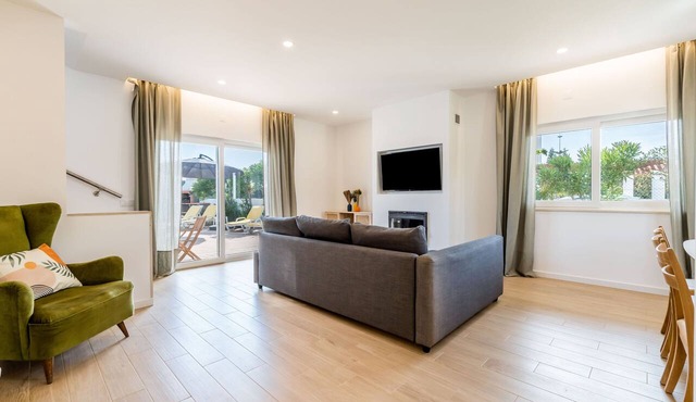 Villa 'Grandma's Beach' with Sea View, Wi-Fi and Air Conditioning in Albufeira