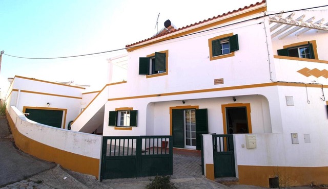 Villa 'Grandvale' with Private Terrace, Wi-Fi and Air Conditioning in Castro Marim