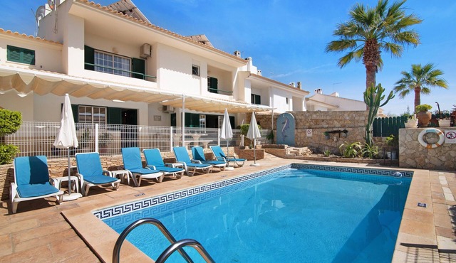 "Villa Guisado" Vacation Home with Pool, Terraces, and Wi-Fi in Albufeira