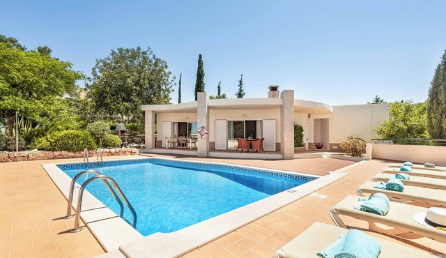 Villa Jacinto - Three Bedroom Villa, Sleeps 6 in Albufeira
