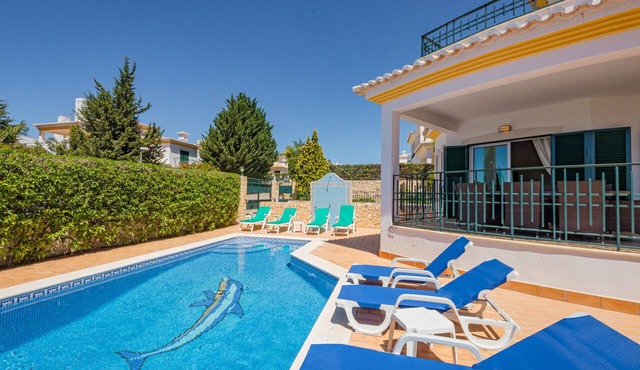Villa Kelisia - A spacious 4 bedroom, 5 bathroom villa with private pool in Albufeira