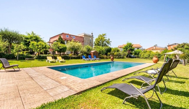 Villa Martim Refuge with pool by Sé Apartamentos in Barcelos