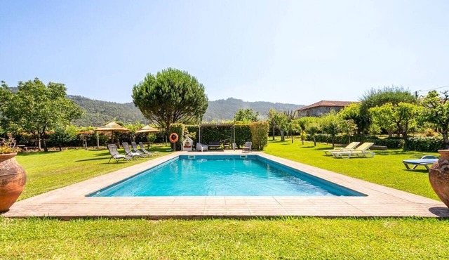 Villa Martim w/pool and garden by Sé Apartamentos in Barcelos