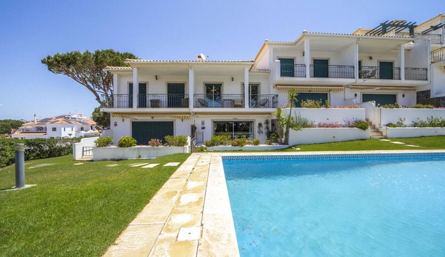 Villa Moises - an excellent property 500 mts from the famous Falésia beach