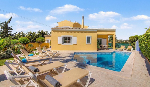 Villa Monte Galego. Private pool and garden. A space just for you. in Guia