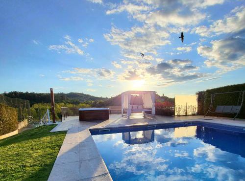 Villa Moura - Pool & Jacuzzi in Povoa de Lanhoso