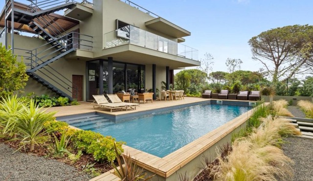 Villa Olive - Design Retreat by the Lagoon in Vau