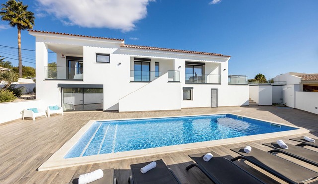 Villa Olive in Estômbar