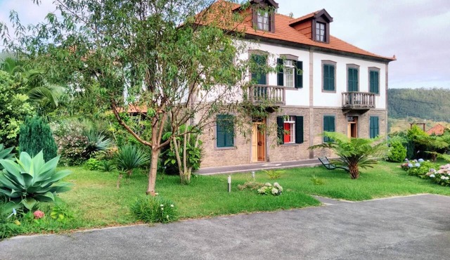 Villa 'Quinta Do Serrado' with Sea View, Private Garden and Wi-Fi in Ribeira da Janela