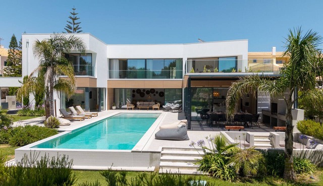 Villa Shakira - Fabulous villa with swimming pools, 100 m from the beach