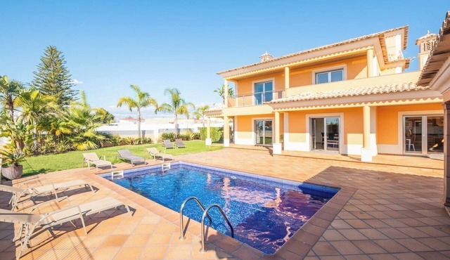Villa Simão by Dreamplaces