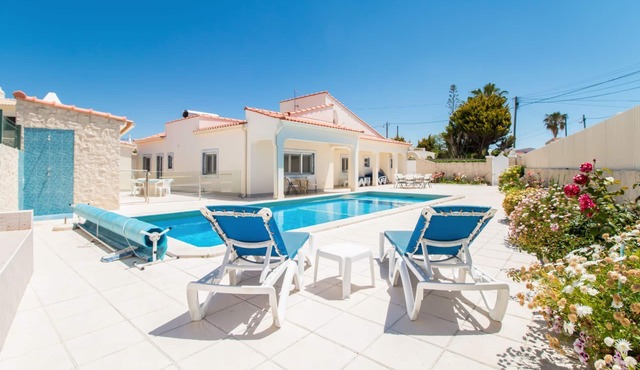 Villa sleeps 8/9 in Vale de Parra, Albufeira area, Algarve Portugal, £1200-£2975