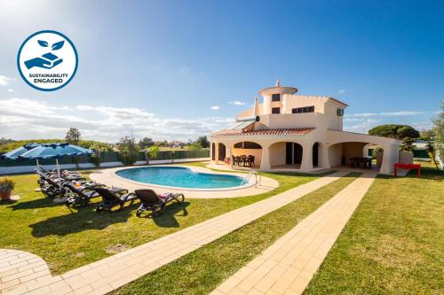 Villa Ushuaia - Casa charmosa com piscina aquecível e BBQ in Albufeira
